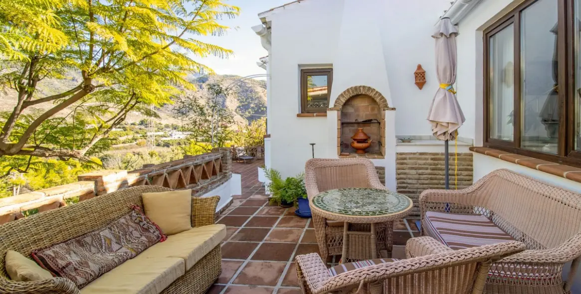Sale of detached villa in Nerja 30
