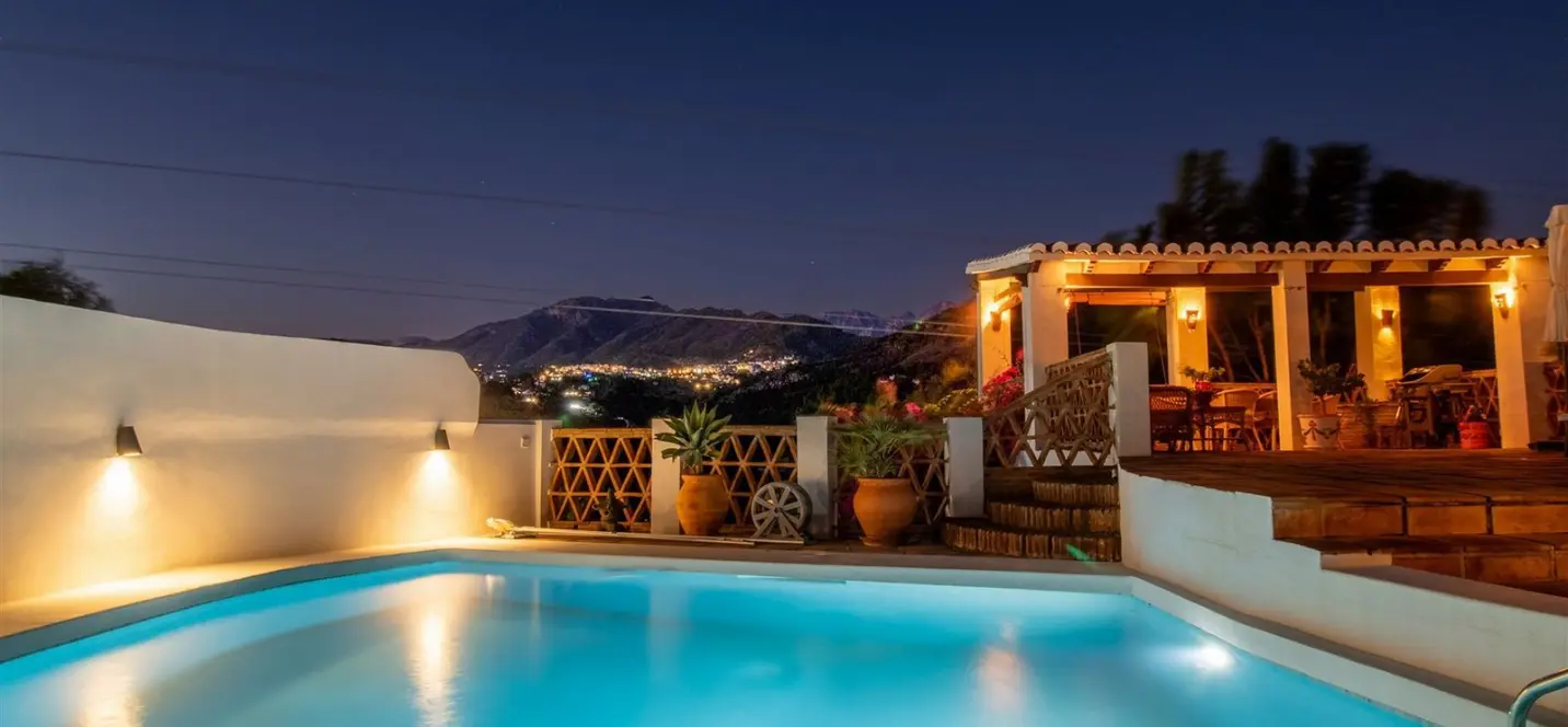 Venta de villa independiente en Nerja 0