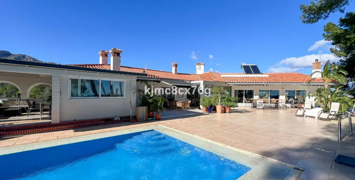 Продажа  отдельно стоящей виллы в Torremolinos 2