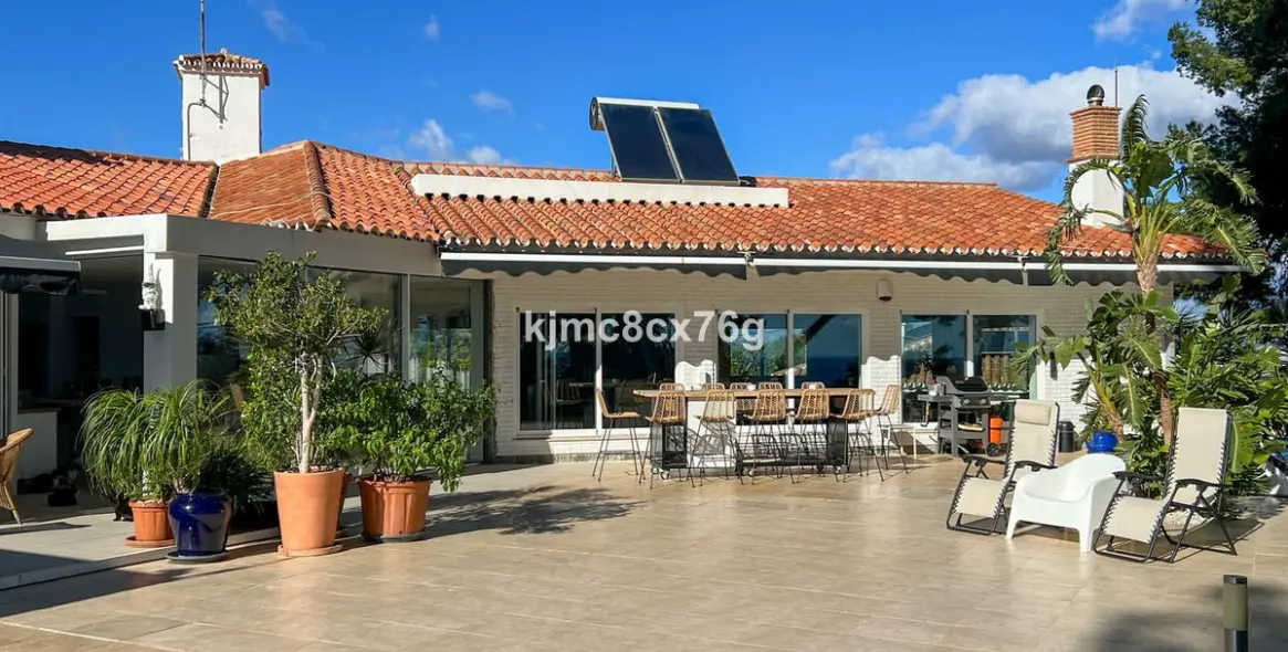 Продажа  отдельно стоящей виллы в Torremolinos 3