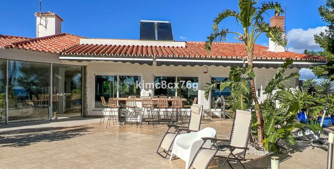 Продажа  отдельно стоящей виллы в Torremolinos 4