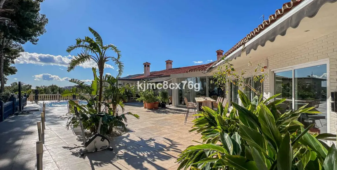 Продажа  отдельно стоящей виллы в Torremolinos 5