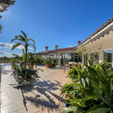 Продажа  отдельно стоящей виллы в Torremolinos