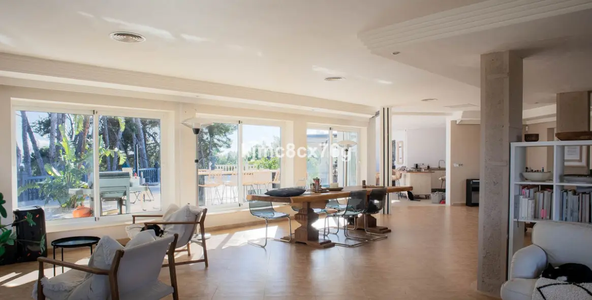 Продажа  отдельно стоящей виллы в Torremolinos 13