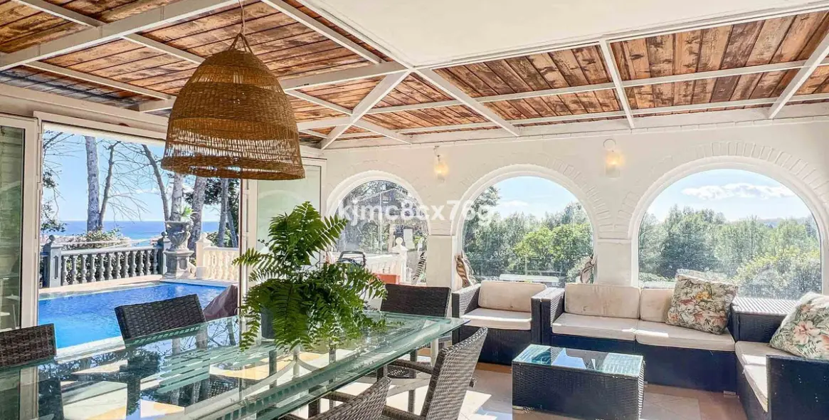 Sale of detached villa in Torremolinos 28