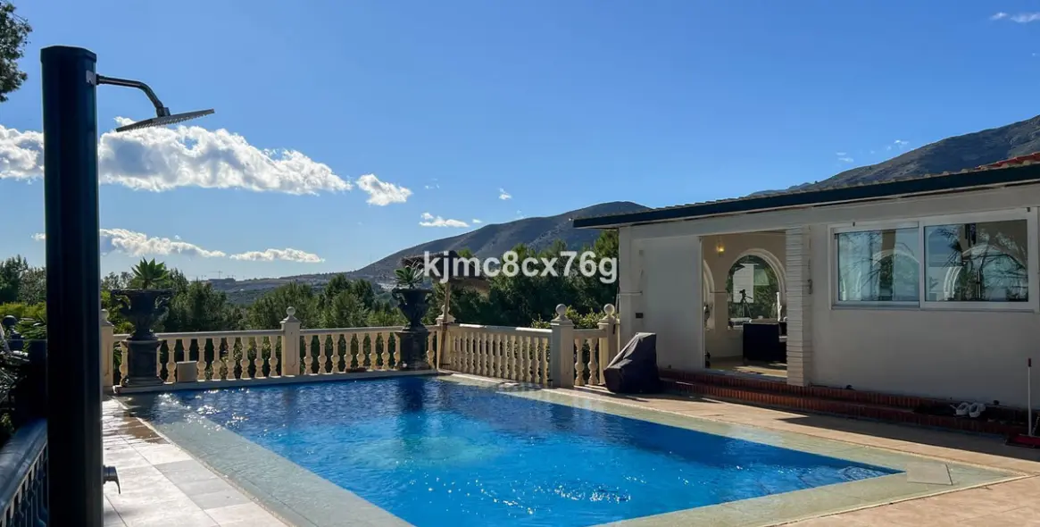 Sale of detached villa in Torremolinos 30