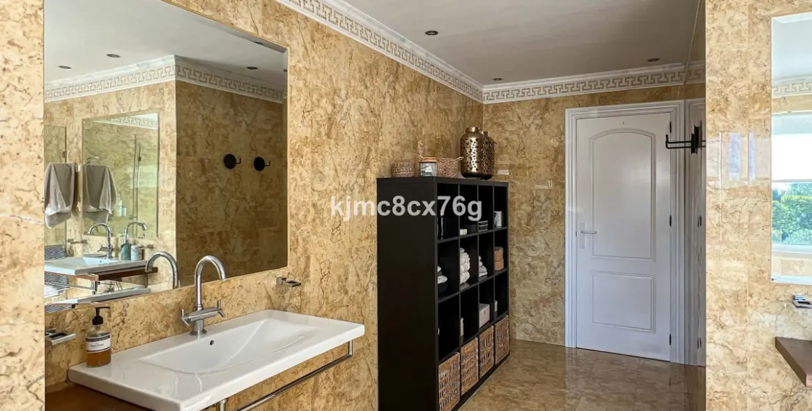 Sale of detached villa in Torremolinos 37