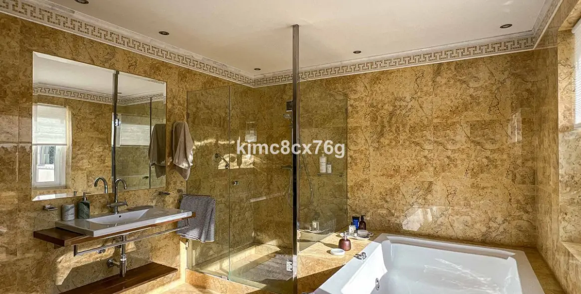 Sale of detached villa in Torremolinos 38