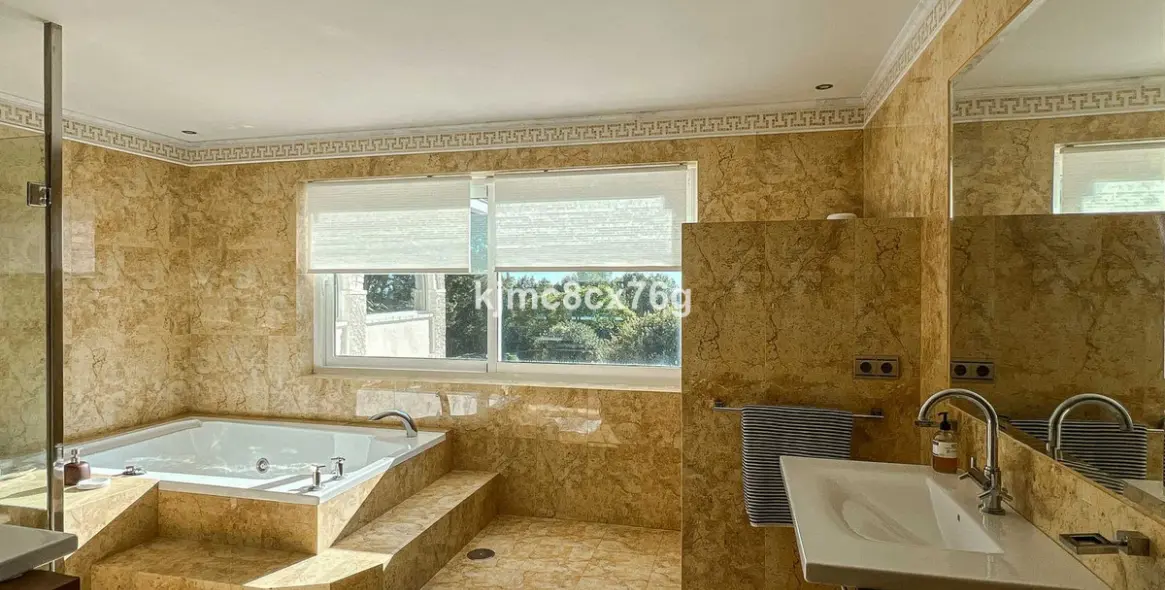 Sale of detached villa in Torremolinos 39