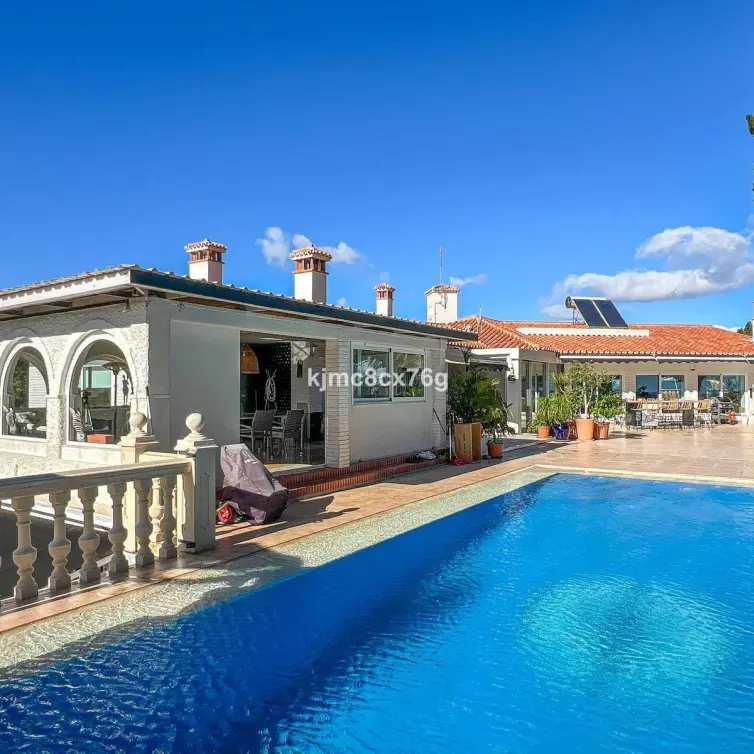 Sale of detached villa in Torremolinos