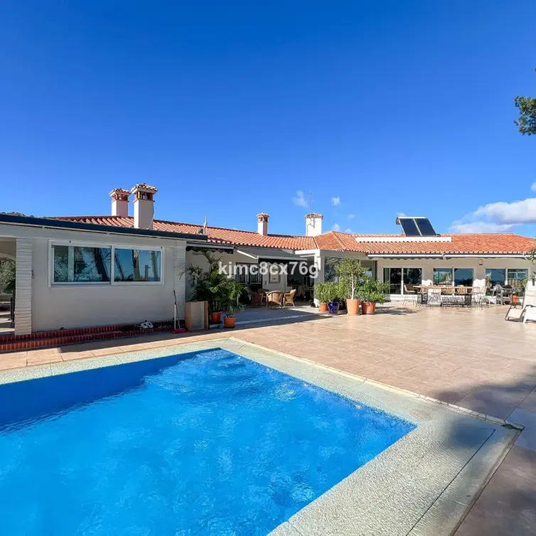 Sale of detached villa in Torremolinos