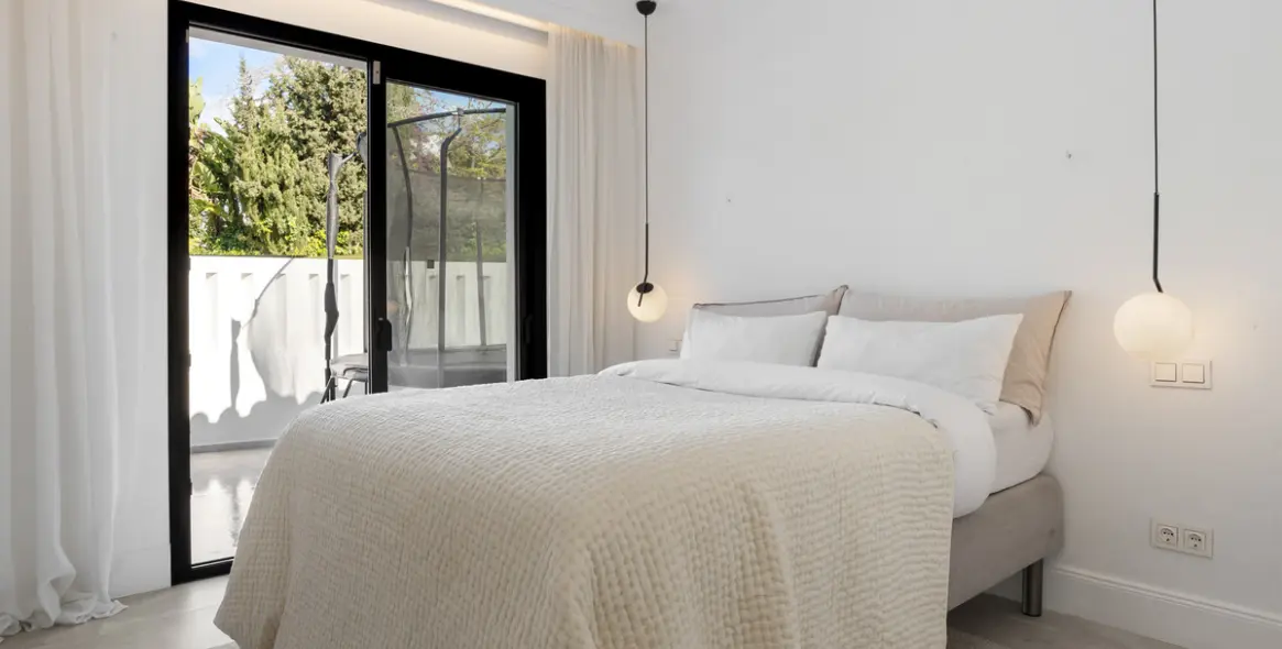 Long-term rent of detached villa in Nueva Andalucía 24