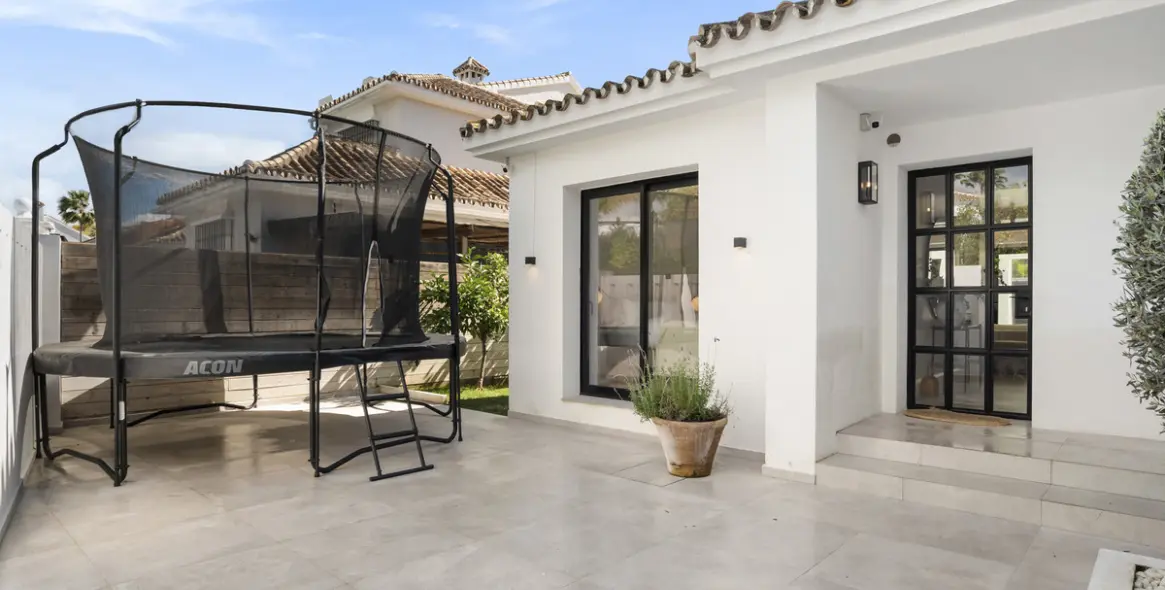 Long-term rent of detached villa in Nueva Andalucía 57