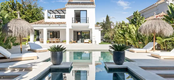 Long-term rent of detached villa in Nueva Andalucía 0