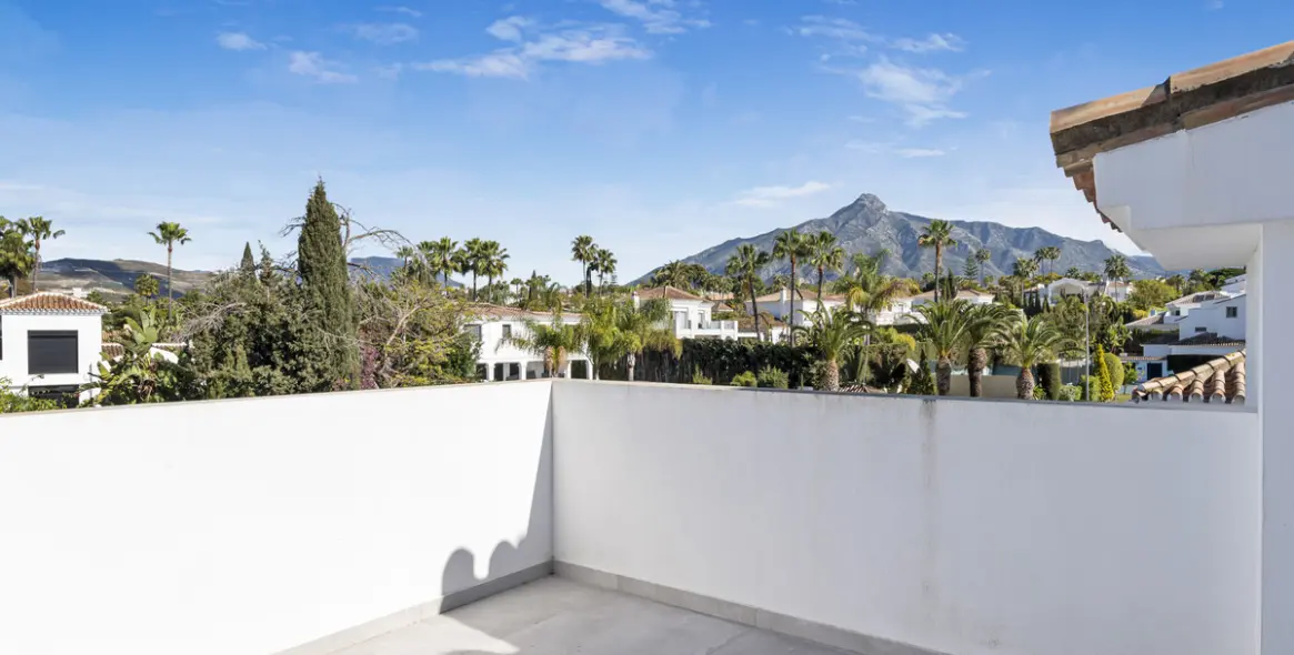 Short-term rent of detached villa in Nueva Andalucía 55