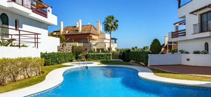 Продажа апартаментов на среднем этаже в The Golden Mile 0