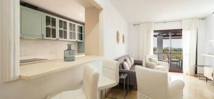 Продажа апартаментов на среднем этаже в The Golden Mile 2