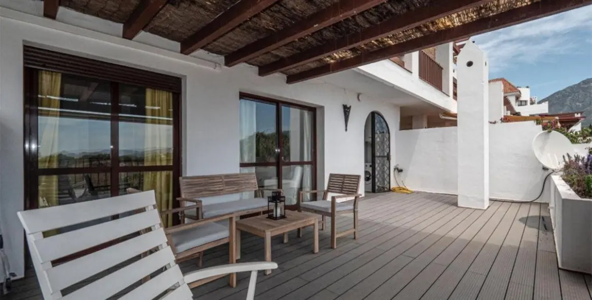 Продажа апартаментов на среднем этаже в The Golden Mile 4