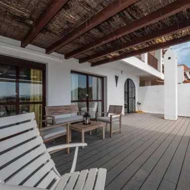 Продажа апартаментов на среднем этаже в The Golden Mile