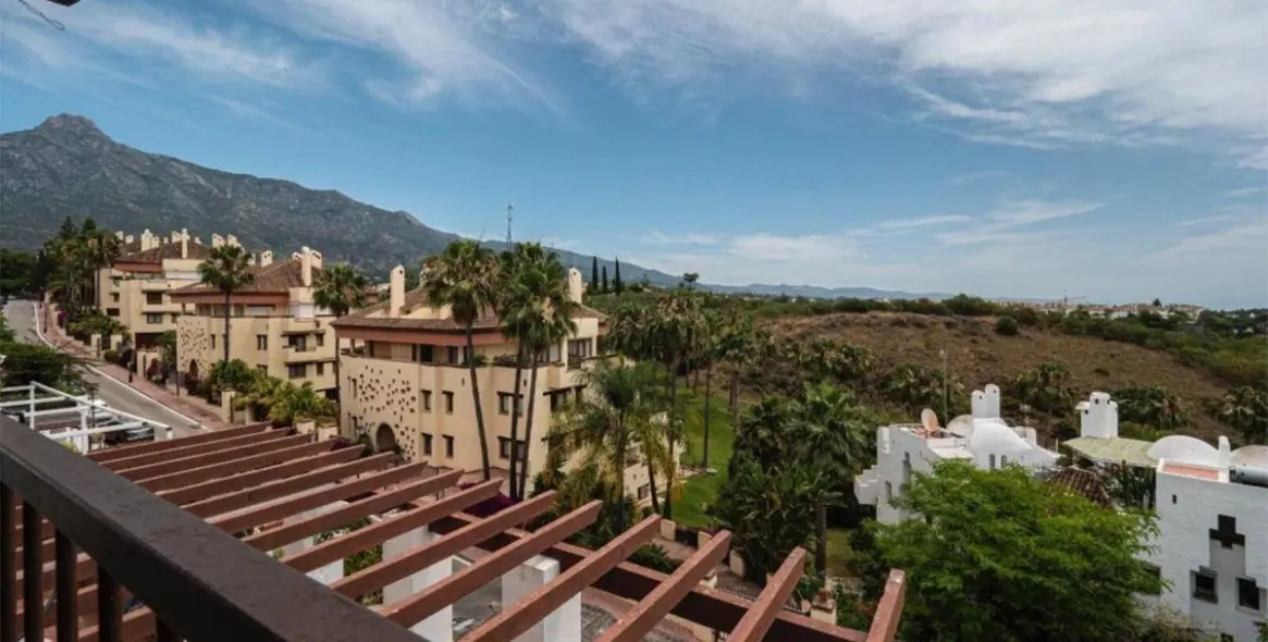 Продажа апартаментов на среднем этаже в The Golden Mile 6