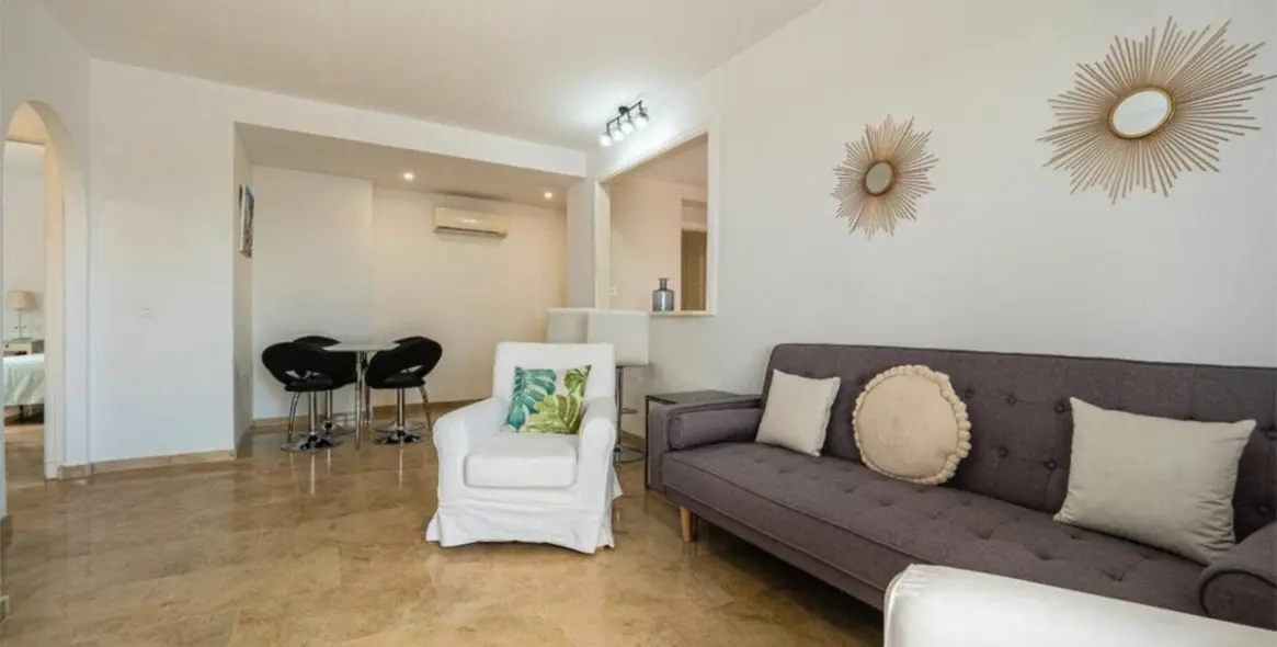 Продажа апартаментов на среднем этаже в The Golden Mile 7