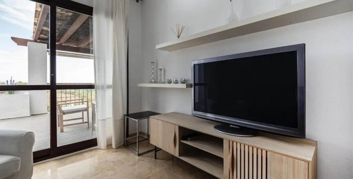 Продажа апартаментов на среднем этаже в The Golden Mile 8