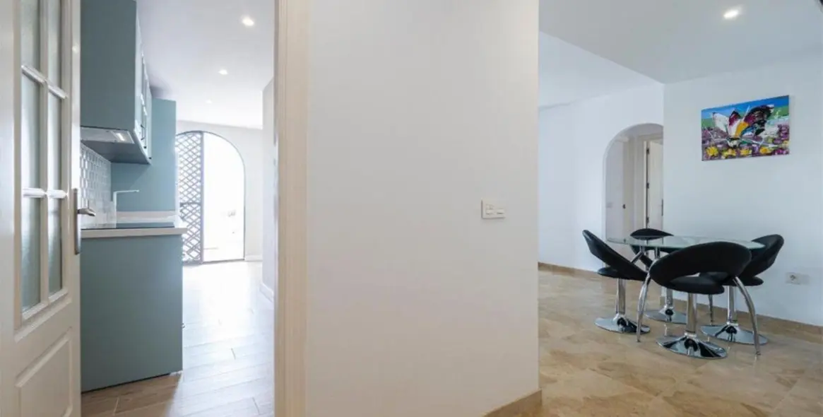 Продажа апартаментов на среднем этаже в The Golden Mile 9