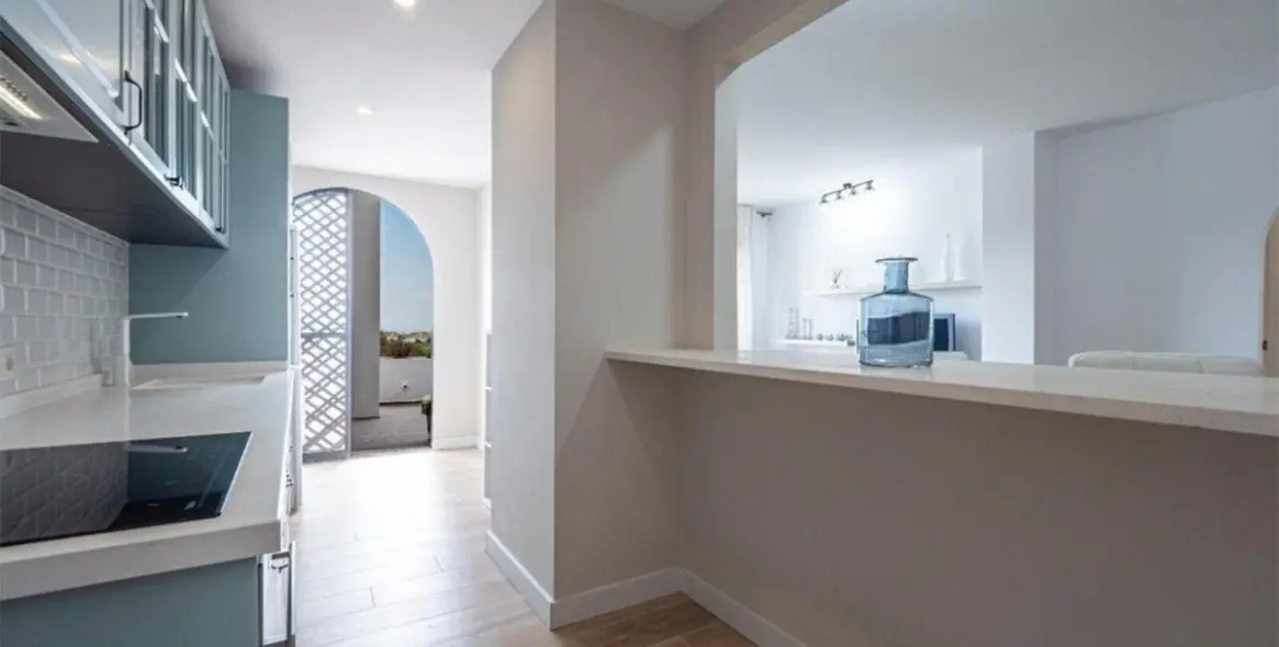 Продажа апартаментов на среднем этаже в The Golden Mile 10