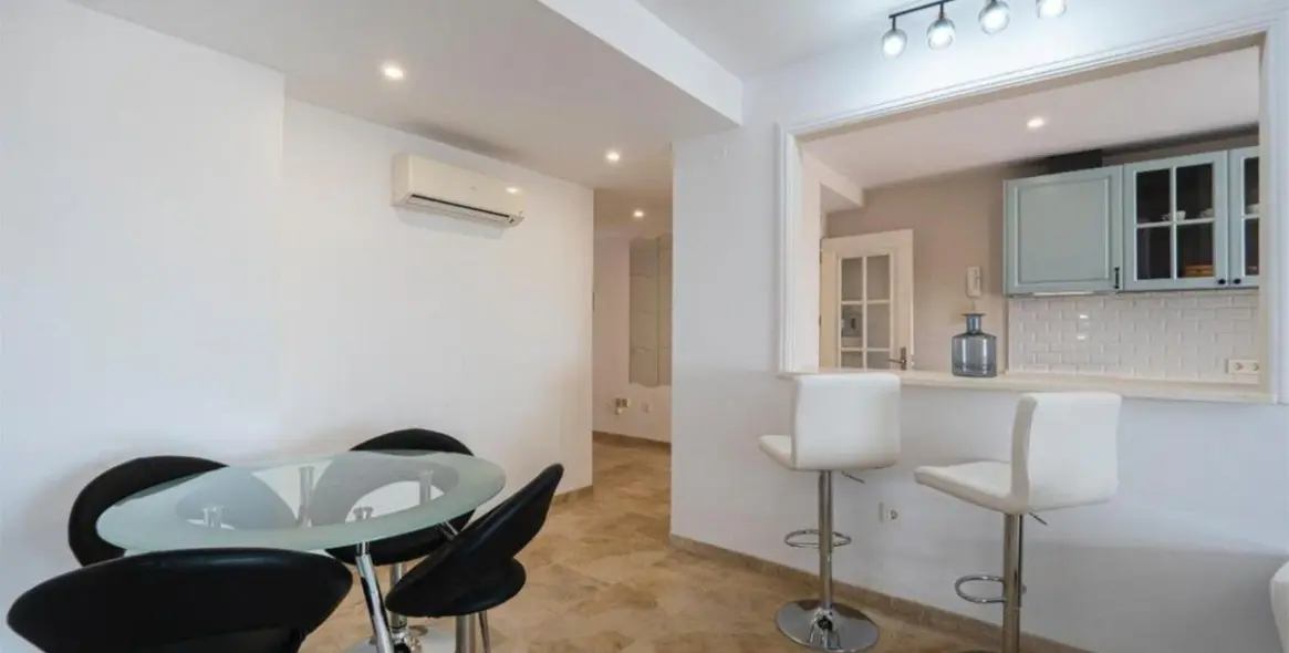 Продажа апартаментов на среднем этаже в The Golden Mile 13