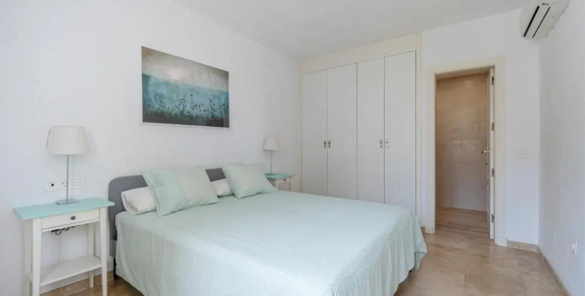 Продажа апартаментов на среднем этаже в The Golden Mile 15