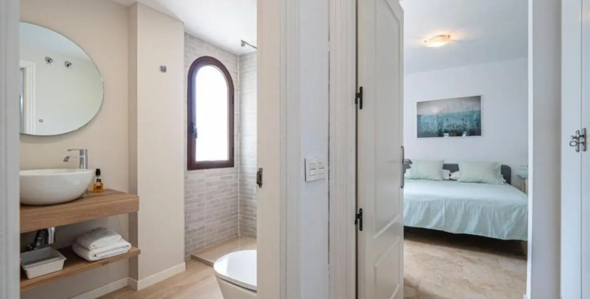 Продажа апартаментов на среднем этаже в The Golden Mile 17