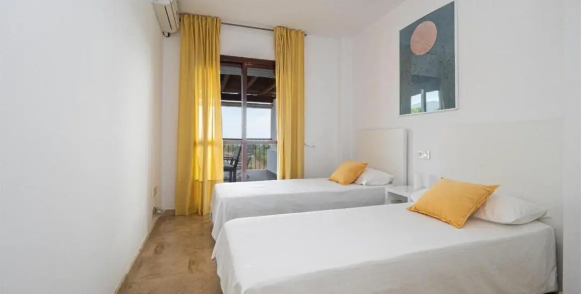 Продажа апартаментов на среднем этаже в The Golden Mile 20