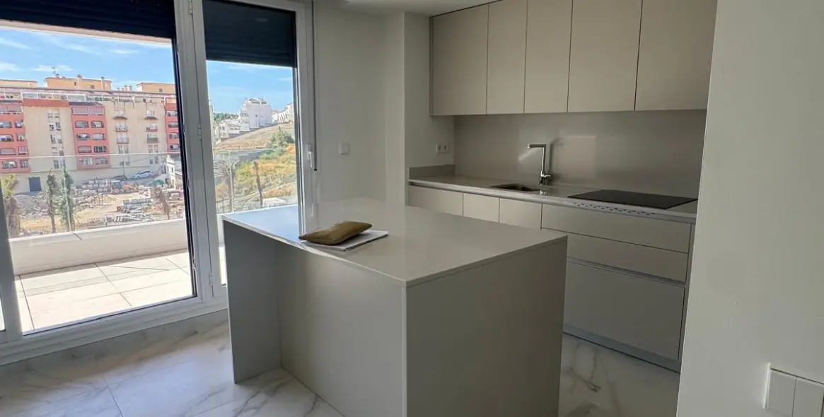 Продажа апартаментов на среднем этаже в Estepona 7