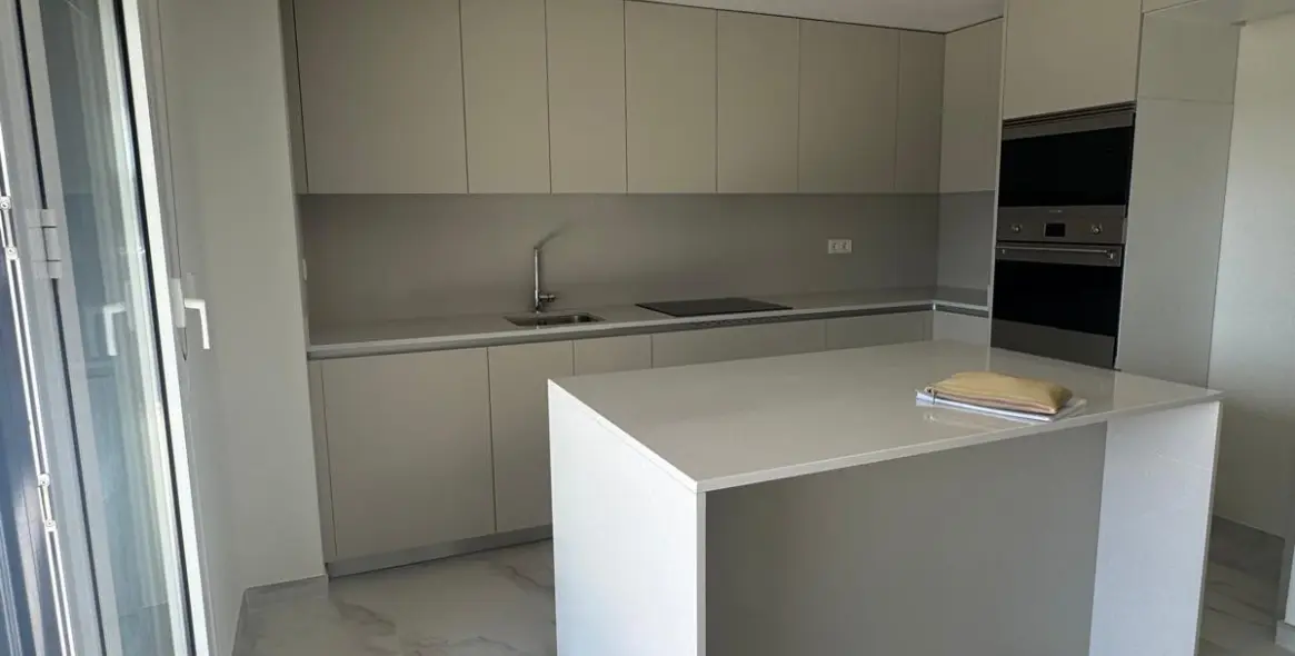 Продажа апартаментов на среднем этаже в Estepona 10