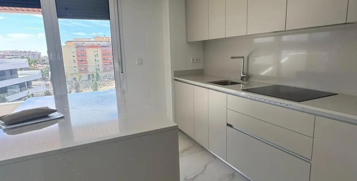 Продажа апартаментов на среднем этаже в Estepona 12