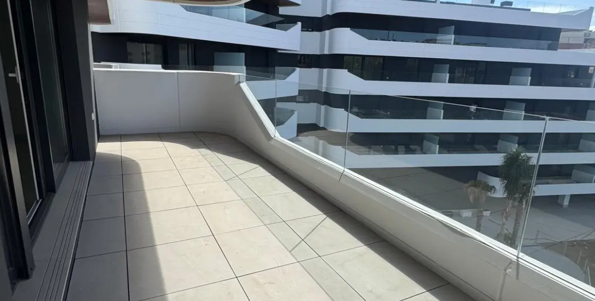 Продажа апартаментов на среднем этаже в Estepona 14