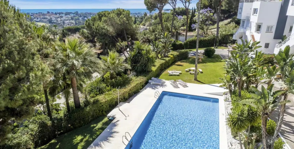 Продажа апартаментов на среднем этаже в Nueva Andalucía 1