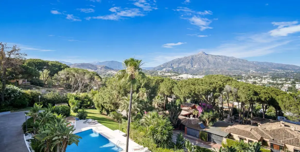 Продажа апартаментов на среднем этаже в Nueva Andalucía 11