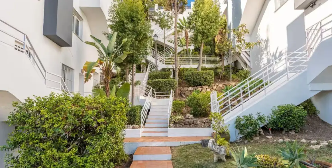 Sale of middle floor apartment in Nueva Andalucía 27