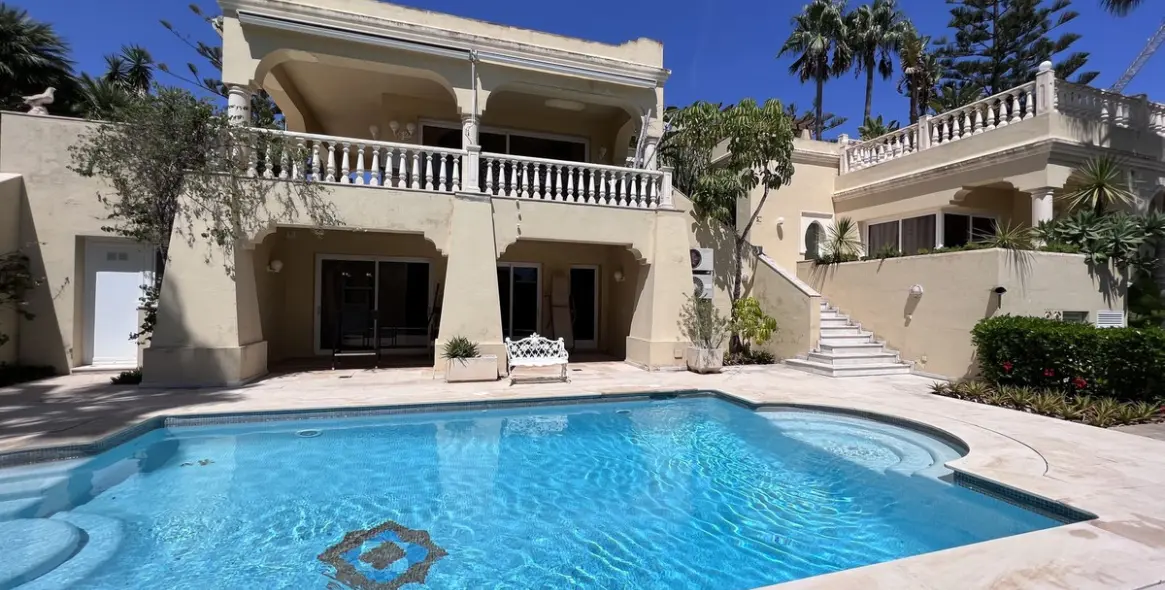 Venta de villa independiente en Bahía de Marbella 4