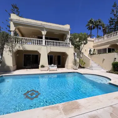 Продажа  отдельно стоящей виллы в Bahía de Marbella