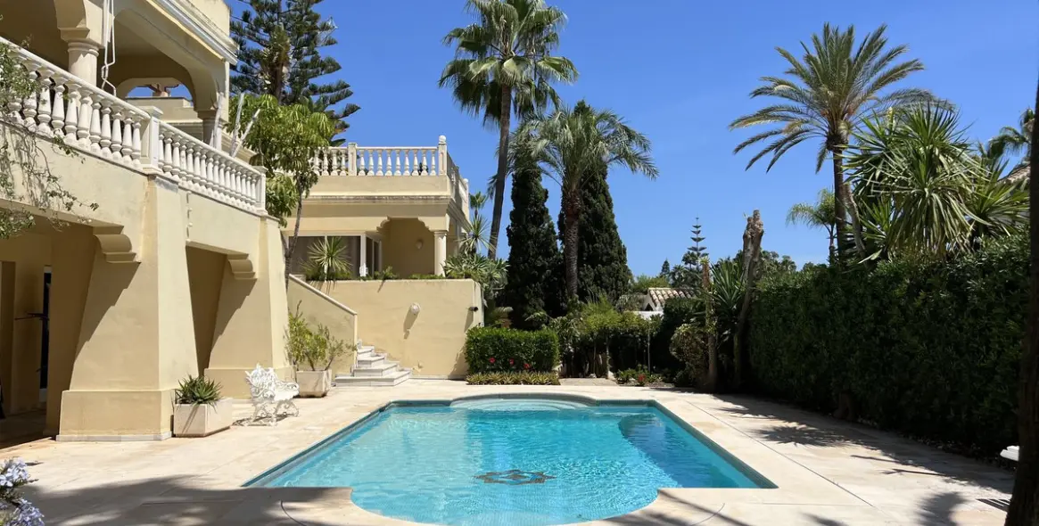 Venta de villa independiente en Bahía de Marbella 5