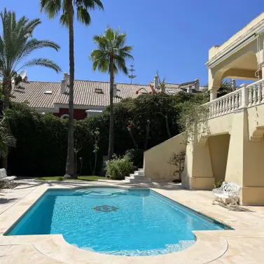 Продажа  отдельно стоящей виллы в Bahía de Marbella