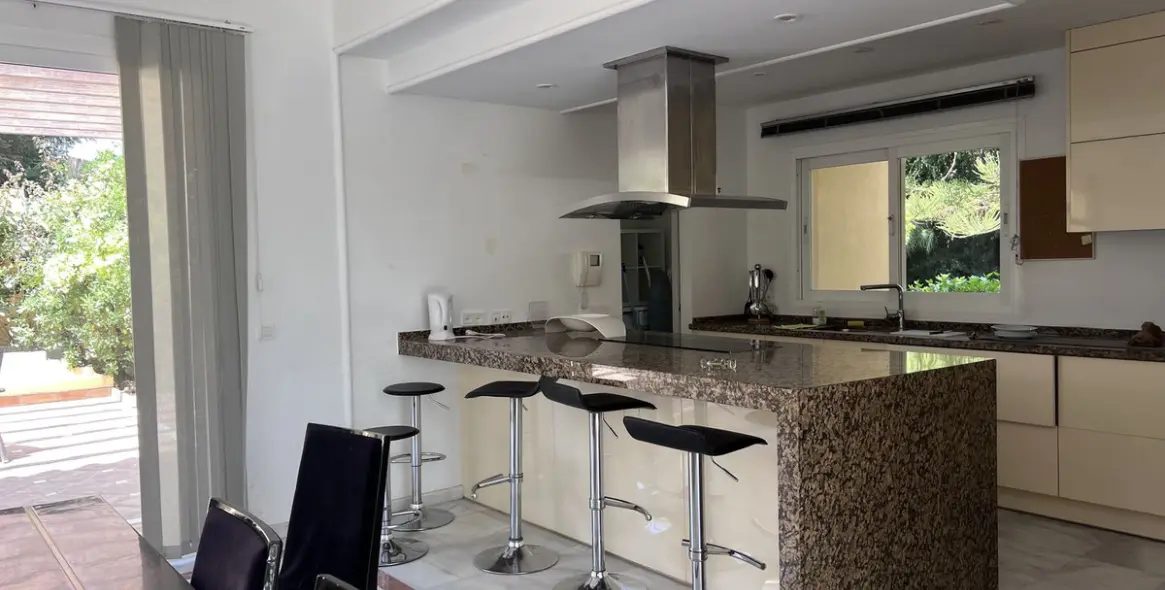 Venta de villa independiente en Bahía de Marbella 8