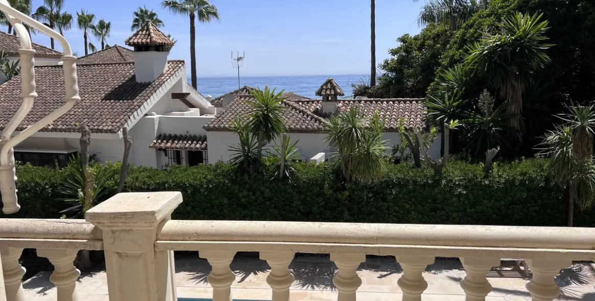 Продажа  отдельно стоящей виллы в Bahía de Marbella 21