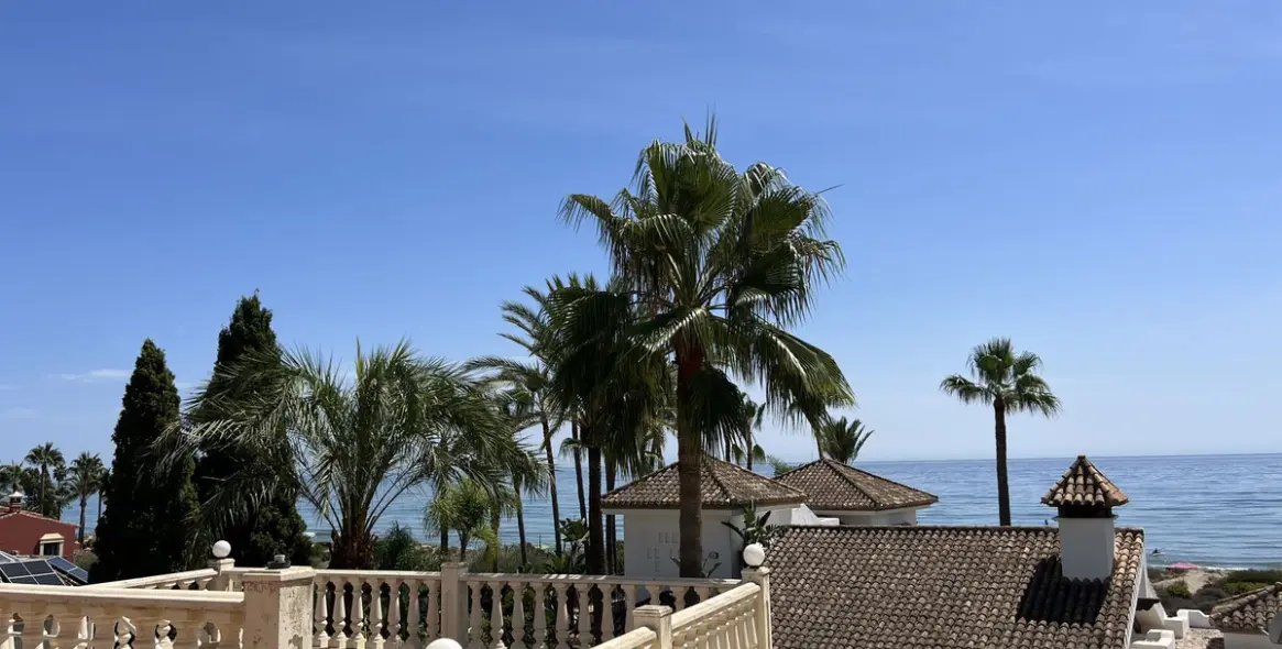 Продажа  отдельно стоящей виллы в Bahía de Marbella 22