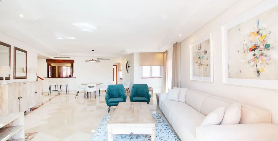 Long-term rent of penthouse in New Golden Mile 2