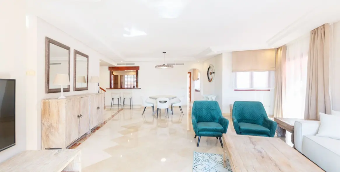 Long-term rent of penthouse in New Golden Mile 3