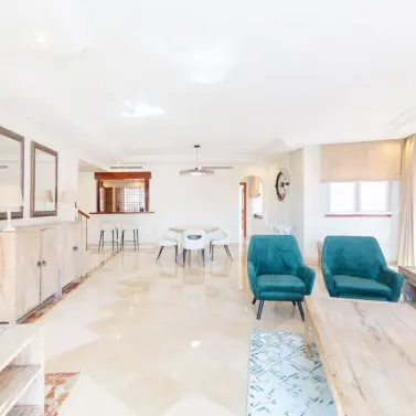 Long-term rent of penthouse in New Golden Mile