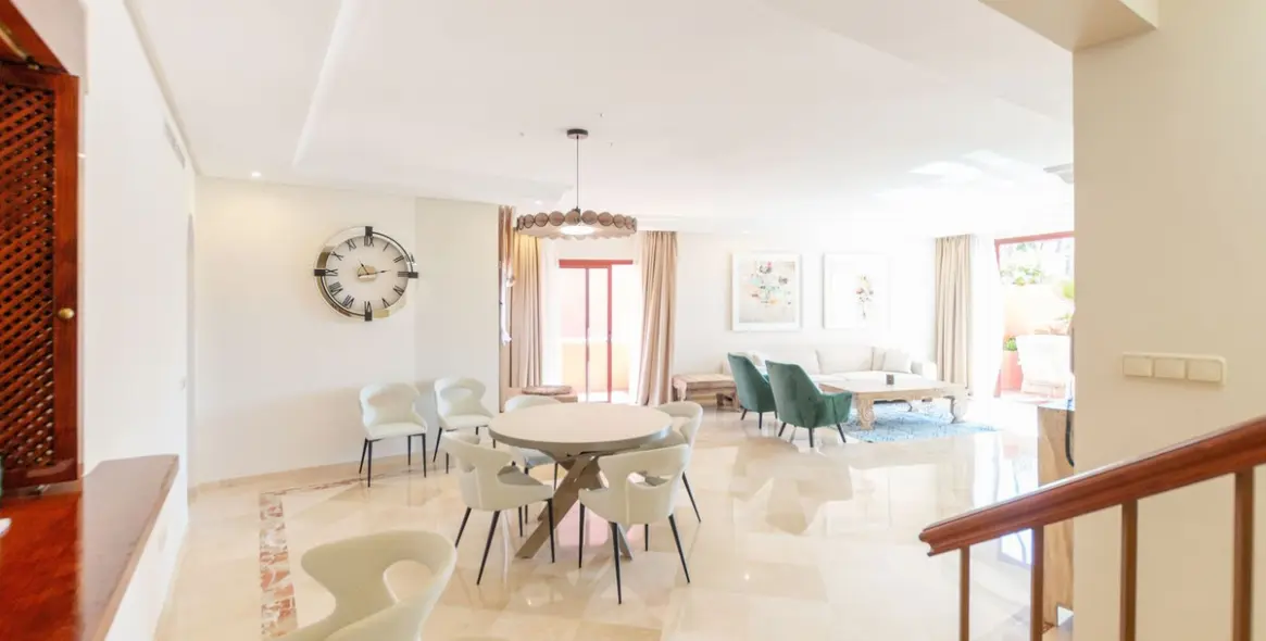 Long-term rent of penthouse in New Golden Mile 7